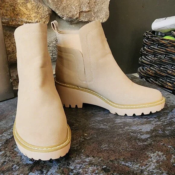 NWOT Nicole Miller New York Tan Pocas Wedge Lug Platform Chelsea Boots Size 9 - Picture 10 of 16